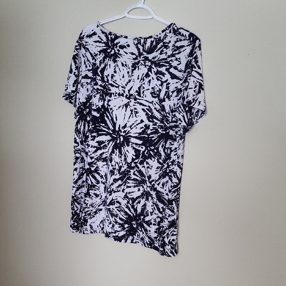 Black and White Abstract Women's Top - Picture 4 of 4